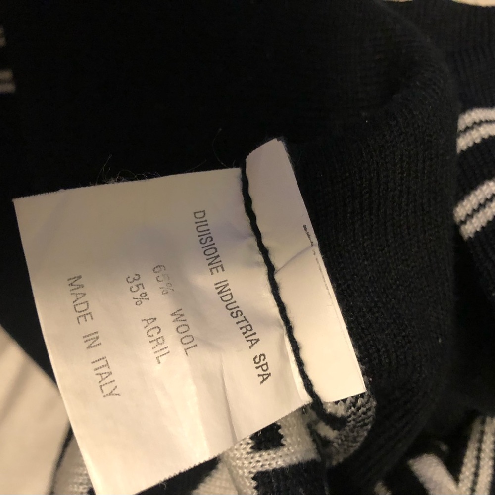 Vintage 1994 Fendi sweater in black and white - Picture 10 of 12